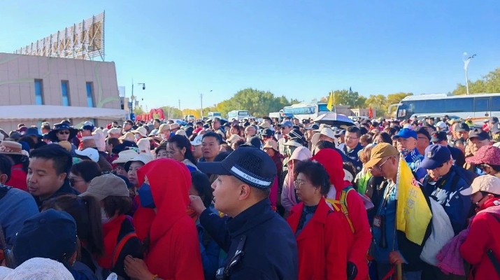 額濟(jì)納胡楊林景區(qū)今年為何這樣“紅”？